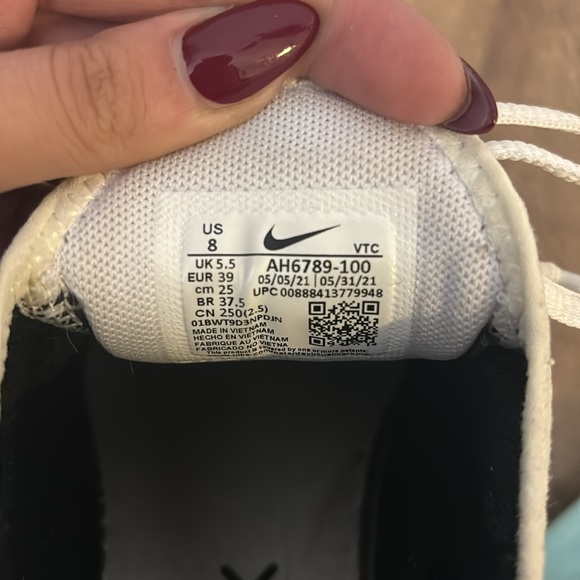 make an offer!! Nike air max’s, no use for them anymore, good condition! - Picture 4 of 4